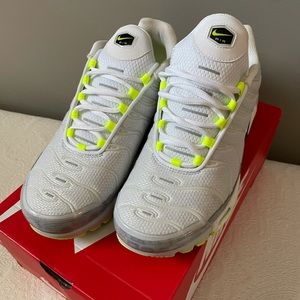 Nike Air Max plus Men size 8.5 women size 10 DB0682 002
